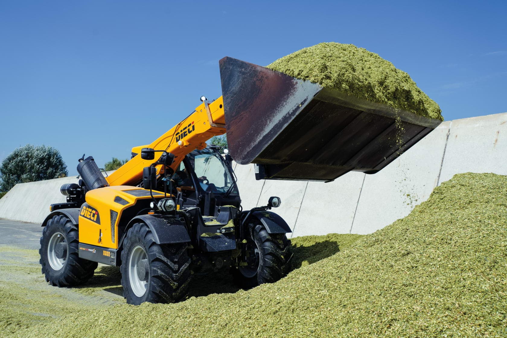 A photo of a Dieci loader